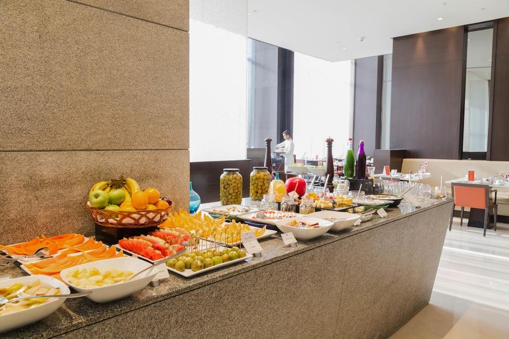 三叉戟海得拉巴酒店 外观 照片 A buffet at a hotel