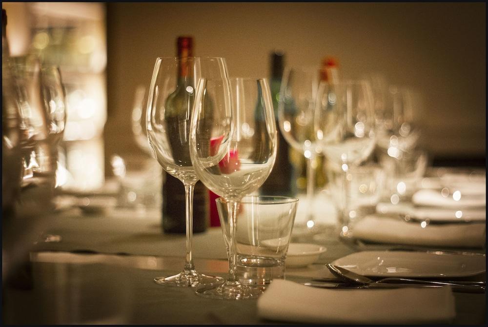 三叉戟海得拉巴酒店 外观 照片 Wine glasses