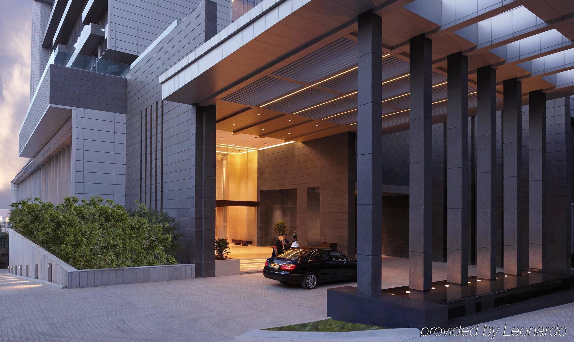 三叉戟海得拉巴酒店 外观 照片 The entrance of the hotel