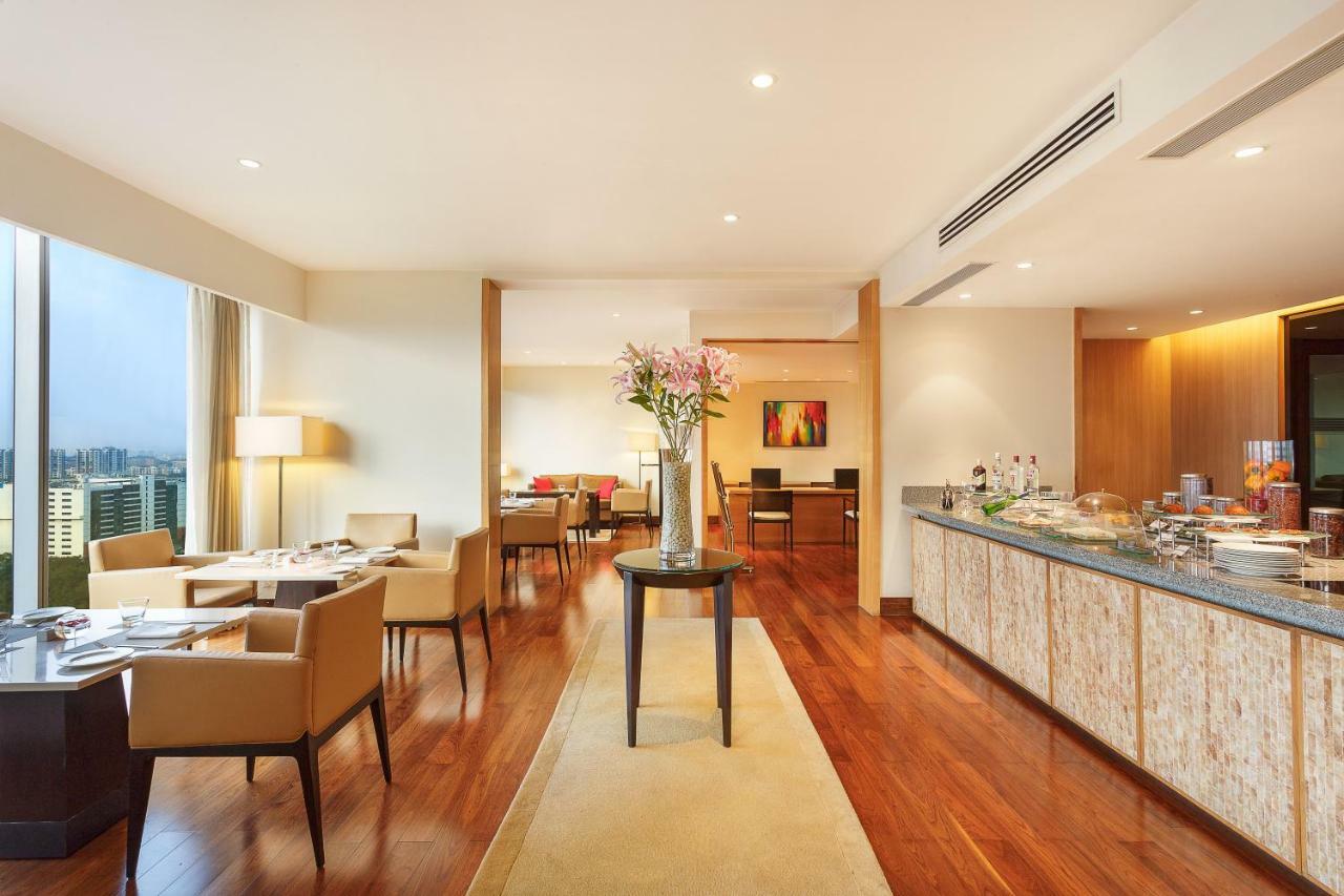 三叉戟海得拉巴酒店 外观 照片 The Club lounge at Hong Kong International Airport