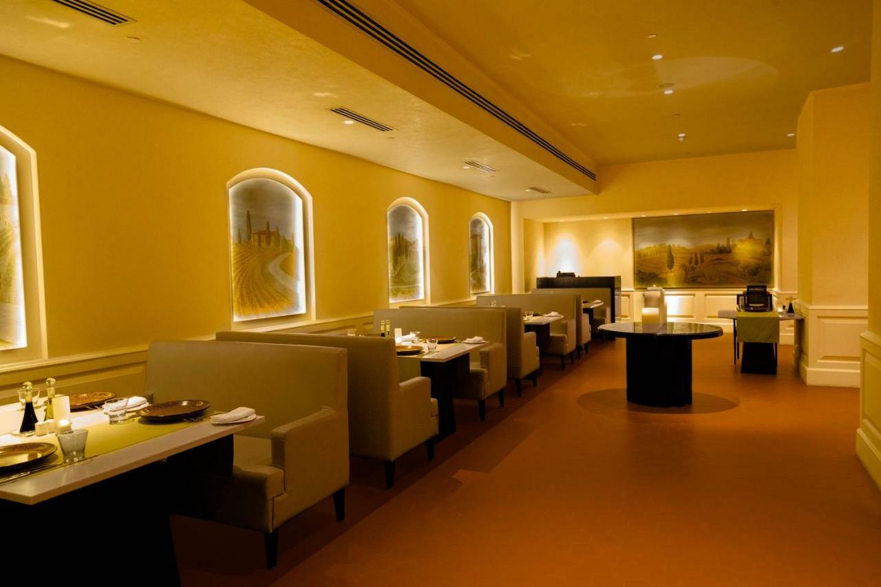 三叉戟海得拉巴酒店 外观 照片 The interior of the restaurant